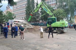 Kontrowersje wokół zburzonego pomnika w Nowogardzie! Doszło do kłótni