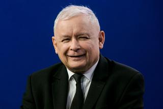 Kulisy wizyty Jarosława Kaczyńskiego w Sochaczewie. Zebrani ćwiczyli okrzyki na cześć prezesa PiS [WIDEO]