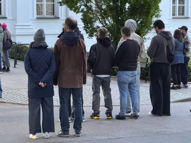 Społeczność UW pożegnała zaatakowaną pracowniczkę (8.05.2025)
