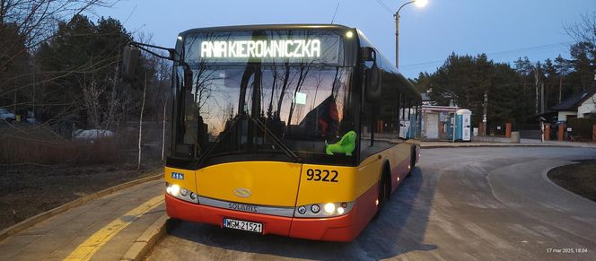  Jamnik za 799 złotych! Kierowczyni autobusu w Warszawie ukarana za maskotkę na szybie. „Chcę walczyć z tym absurdem”