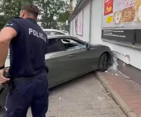 Burza po interwencji policji pod Biedronką. Nieprofesjonalna
