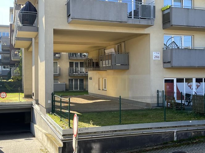 Teligi 26 w Krakowie. Blok z ukrytym balkonem