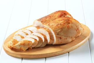 Kurczak pieczony w rękawie, na kanapki - domowy dodatek do pieczywa