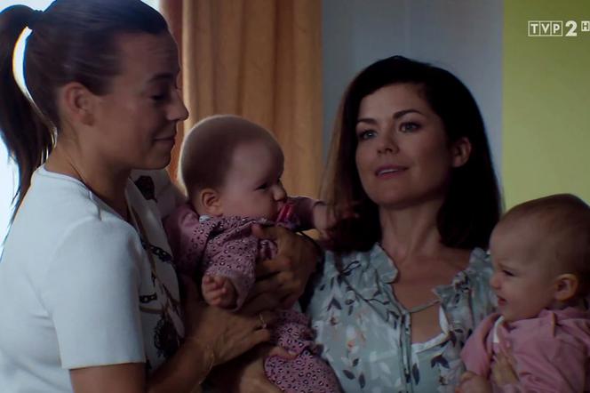 M jak miłość odc. 1462. Magda (Anna Mucha), Zuzia, Emilka, Kinga (Katarzyna Cichopek)