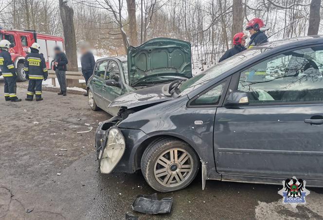 Wypadek w powiecie wałbrzyskim. 34-latek miał ponad 2 promile! Samochody kompletnie zniszczone [ZDJĘCIA]