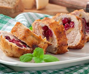 Rolada z indyka z żurawiną i fetą - smaczne i dekoracyjne danie również na świąteczny stół