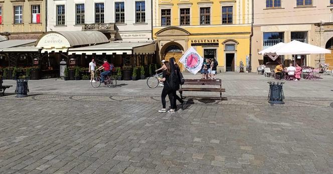 Gitarowy Rekord Świata 2024 we Wrocławiu rozpoczęty! Tak od samego rana wygląda teraz Rynek 