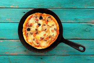Pizza z patelni: jak zrobić pizzę inaczej?