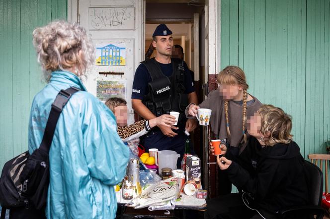 Chaos na Osiedlu Przyjaźń. Policja zatrzymała mieszkańca domku. „Wyciągnęli go siłą”