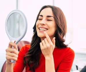 Nie myła zębów 10 lat. Co się dzieje w jej ciele?