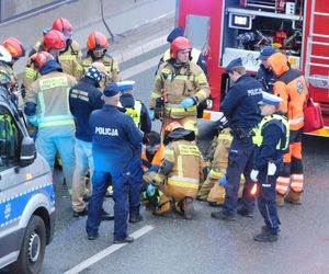 Ostatnie Pokolenie przykleiło się do jezdni na S8. Strażacy musieli skuć asfalt