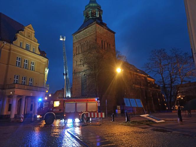 Przechyliła się iglica kościoła w Białogardzie