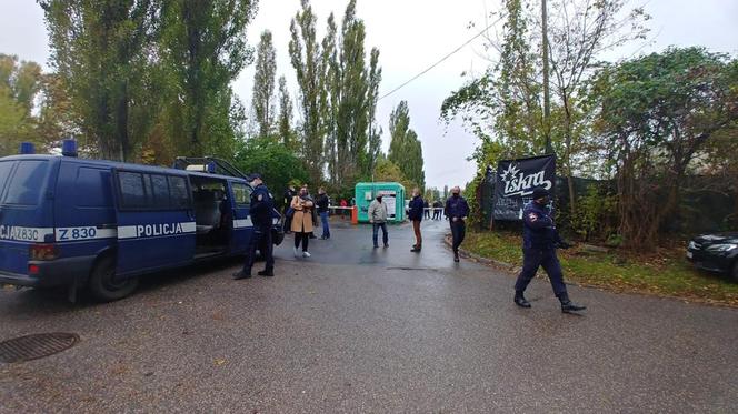 Policja przed stadionem Skry. Siłowe przejęcie 