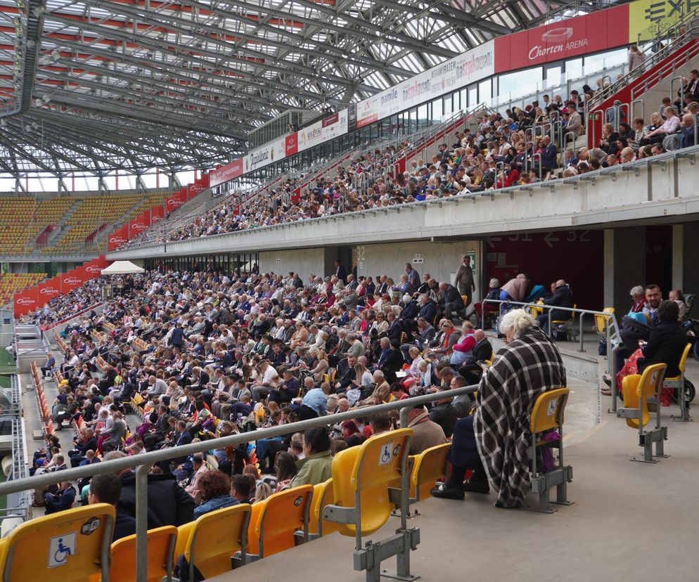 Chorten Arena stała się miejscem modlitwy. Trwa Kongres Świadków Jehowy w Białymstoku