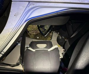 Straszliwe dachowanie na DK 10! W środku pojazdu były dzieci