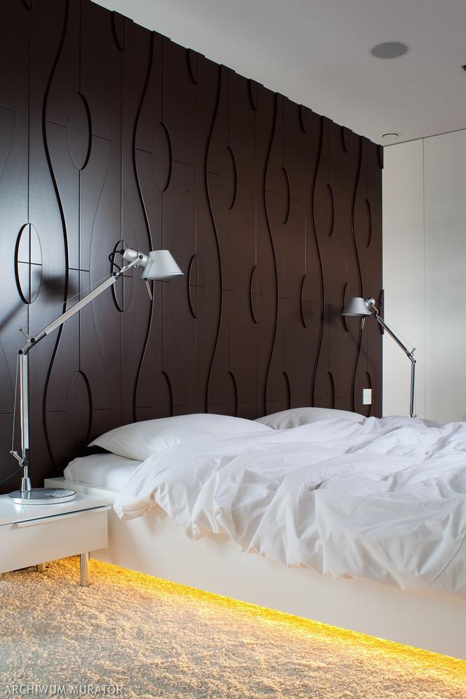 Podświetlane łóżko w nowoczesnej sypialni