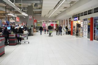 Pasaż handlowo-usługowy przy ul. Opieńskiego w Poznaniu 