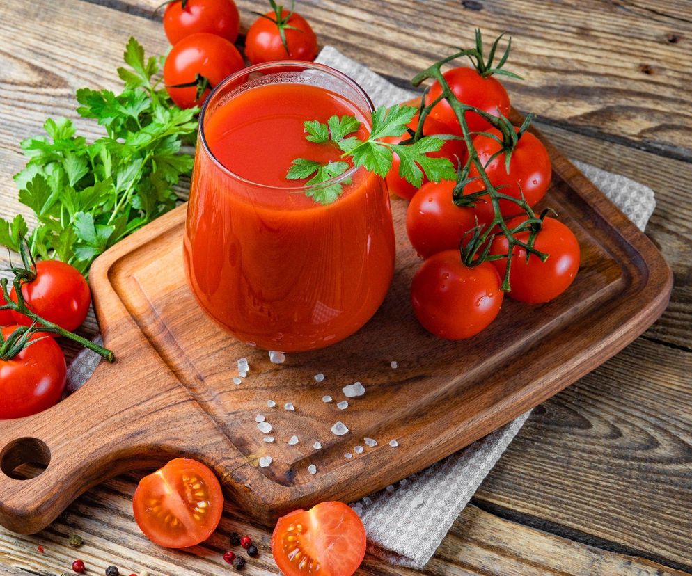 Domowy sok z pomidorów na zimę. Porcja witamin w zasięgu ręki