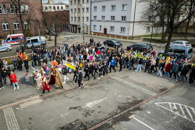 Maturzyści z Zabrza zatańczyli poloneza