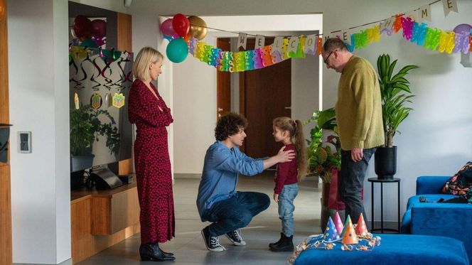 Barwy szczęścia odc. 3186. Olga (Dorota Łukasiewicz-Kwietniewska), Marek (Marcin Perchuć), Witek (Witold Sosulski), Wioletka (Sara Kudaj)