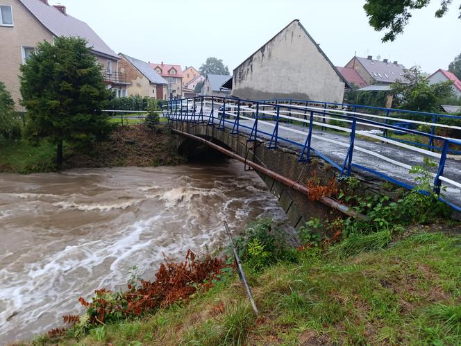 Zagrożenie powodziowe w Jarnołtówku w województwie opolskim. Mieszkańcy boją się powtórki z 1997