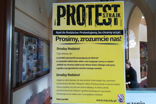 Święta minęły, strajk nauczycieli w Krakowie trwa nadal [LISTA ZAMKNIĘTYCH SZKÓŁ]