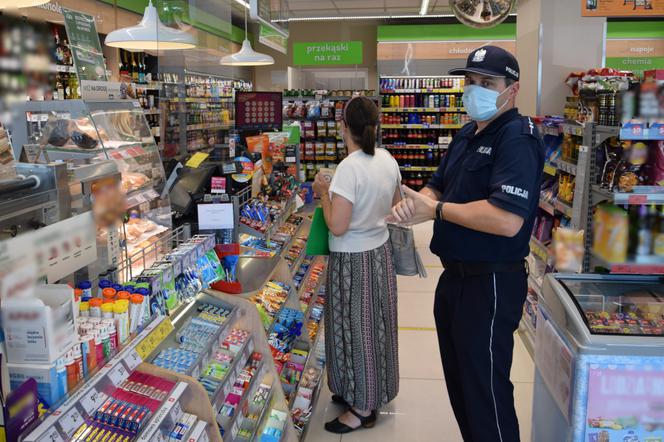 Nalot policji i sanepidu na sklepy