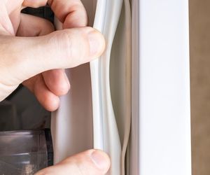 Jak uszczelnić drzwi? Sprawdzone sposoby na uszczelnienie drzwi wejściowych