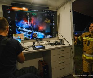  Kawle. Pożar zakładu przetwórstwa drobiowego. 120 strażaków walczy z żywiołem w czwartek, 14 sierpnia. Jeden z nich zaginął [ZDJĘCIA]