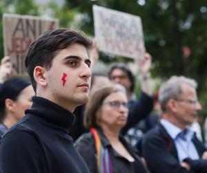 Ani jednej więcej. W Katowicach protestowali po śmierci Doroty. Macie klauzulę, nie macie sumienia