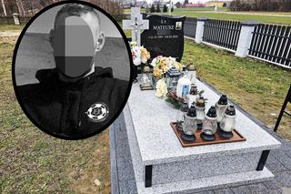 Piłkarz Mateusz w dniu śmierci miał tylko 24 lata. Rok po tragedii nieustannie płoną znicze