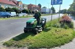 Trawniki w Lesznie wybujały. Koszą prawie codziennie [ZDJĘCIA]