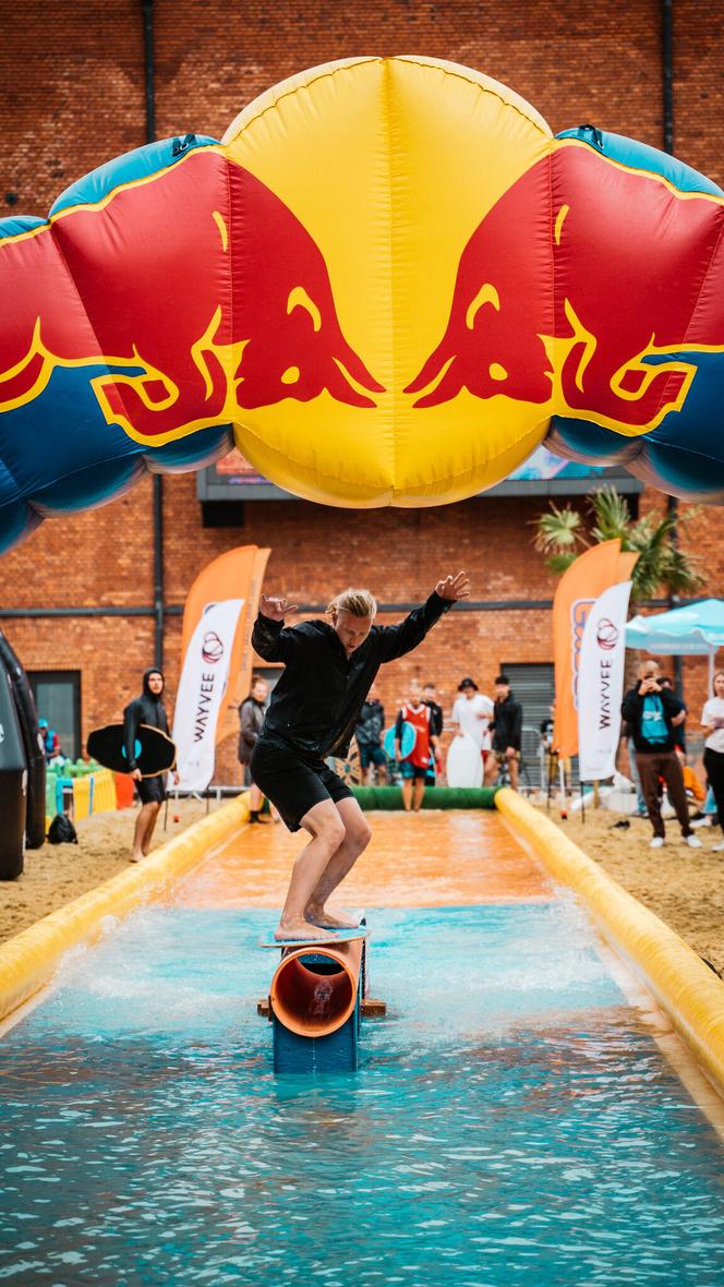 Red Bull Skim It w Manufakturze