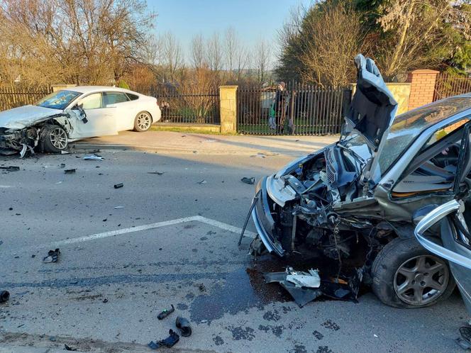 Czołowe zderzenie na ulicy Kościelnej w Starachowicach