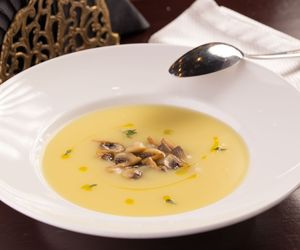 Zupa z serków topionych. Z dodatkiem pieczarek smakuje rewelacyjnie