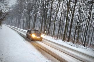 Atak zimy w Tarnowie i regionie. Trudne warunki na drogach 
