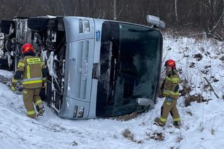 Wypadek autokaru w Bieszczadach. Poszkodowanych jest 18 osób 