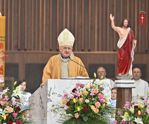 Warszawa żegna papieża Franciszka. Poruszające wpisy w Archikatedrze 