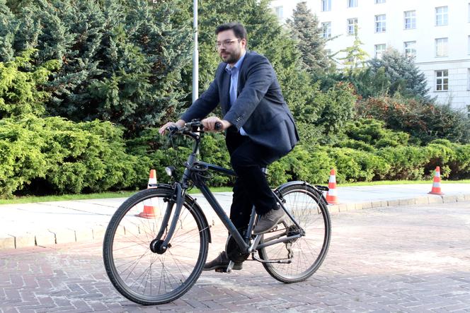 Marszałek Sejmu, Stanisław Tyszka do pracy dojeżdża rowerem