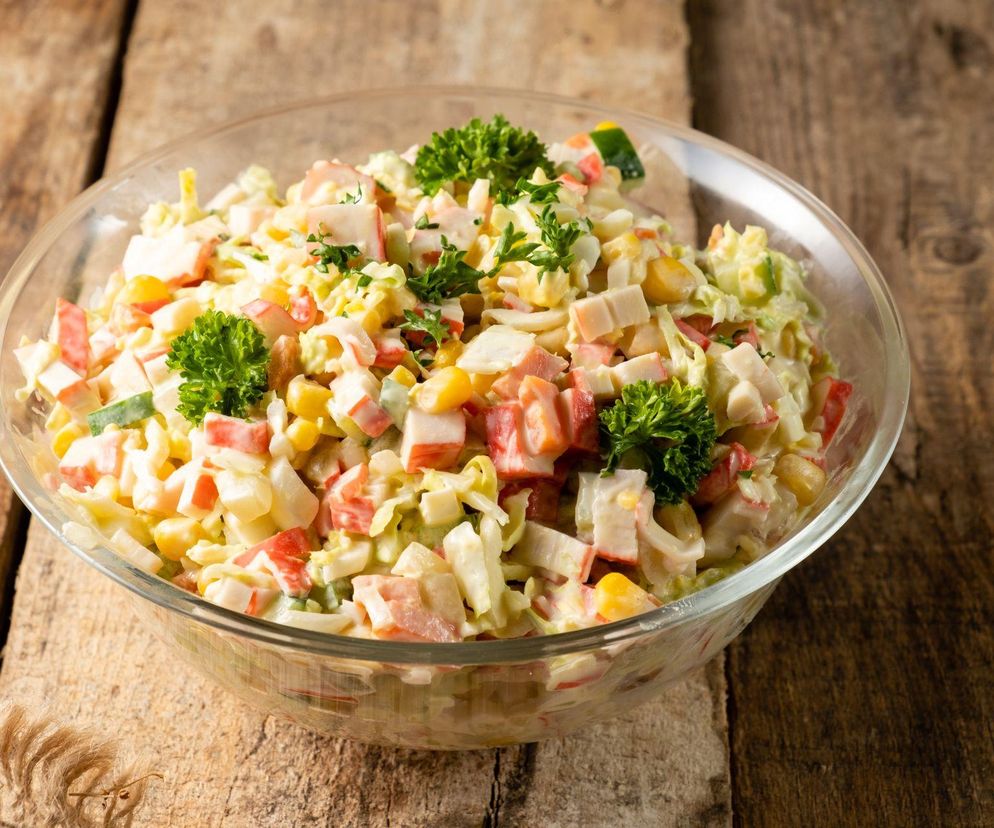 sałatka z porem i szynką konserowową