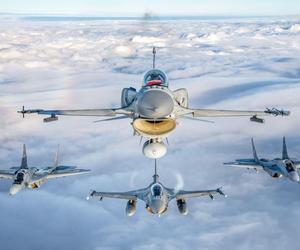 Myśliwce MiG-29 i F-16 nad Malborkiem