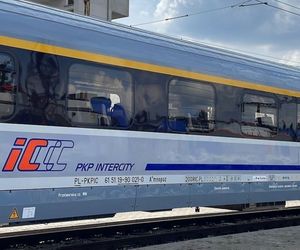 Podróżowanie koleją nie jest popularne na Podlasiu. Ten wskaźnik zatłoczenia dworców mówi wszystko