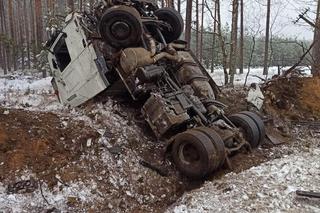 Ciężarówka wpadła do rowu! Niecodzienny wypadek obok Wałcza 