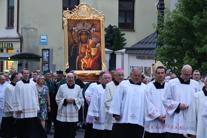 76. rocznica Cudu Lubelskiego. Procesja różańcowa w centrum Lublina