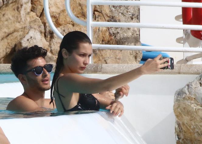 Bella Hadid w bikini w basenie z tajemniczym brunetem