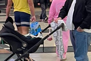 Marcin Hakiel. Bawi, karmi, wychowuje.