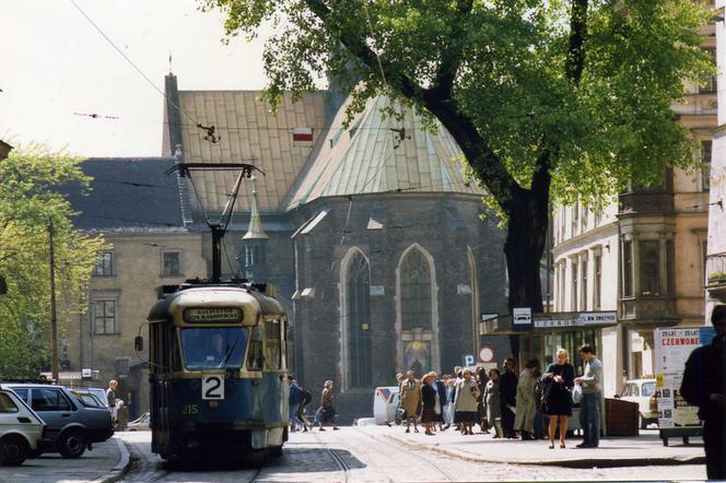 Tramwaj przy przystanku Plac Wszystkich Świętych