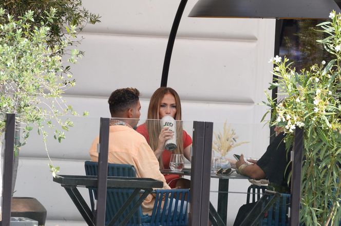 Zakupy Jennifer Lopez w Warszawie. Oto jej siatki