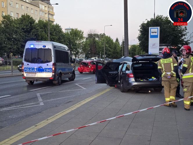 na skrzyżowaniu Alei Niepodległości i Odyńca w dzielnicy Mokotów