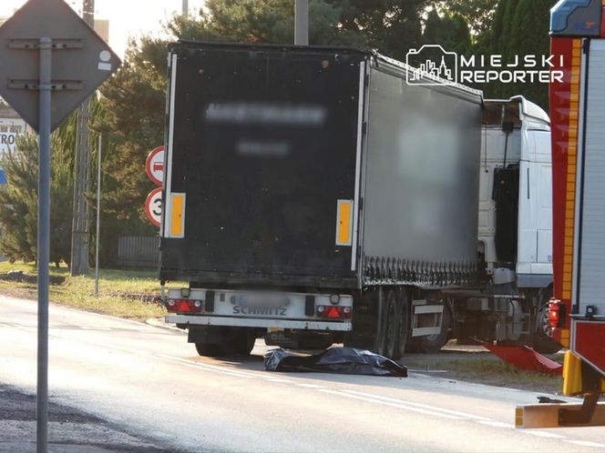 Koszmar w Nasielsku. Wpadł pod ciężarówkę. Pieszy nie miał żadnych szans